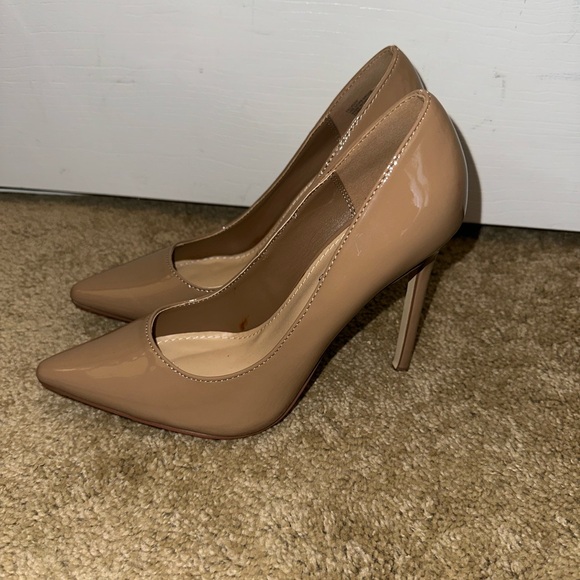 JustFab Classic Tan Heels - Picture 1 of 4